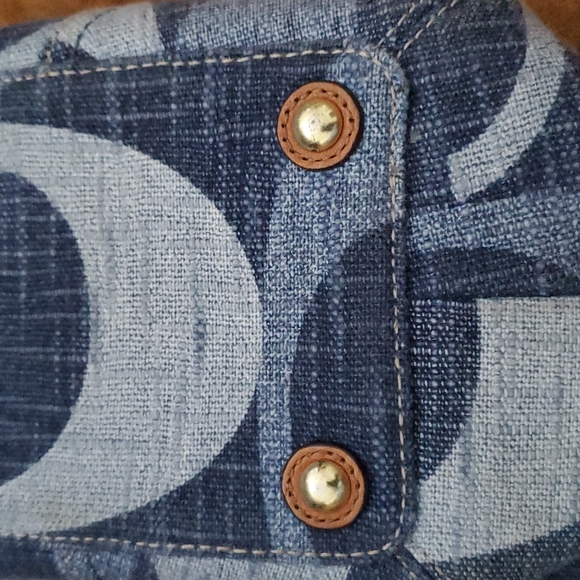 Coach - Picture 6 of 8